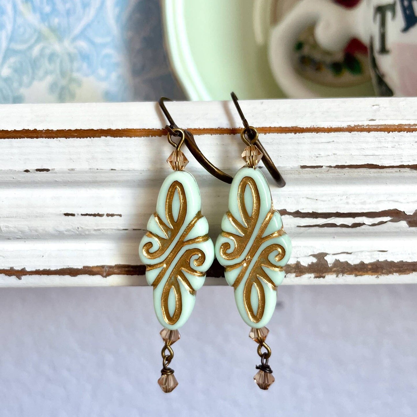 Vintage mint green drop earrings - Swarovski crystal - gold