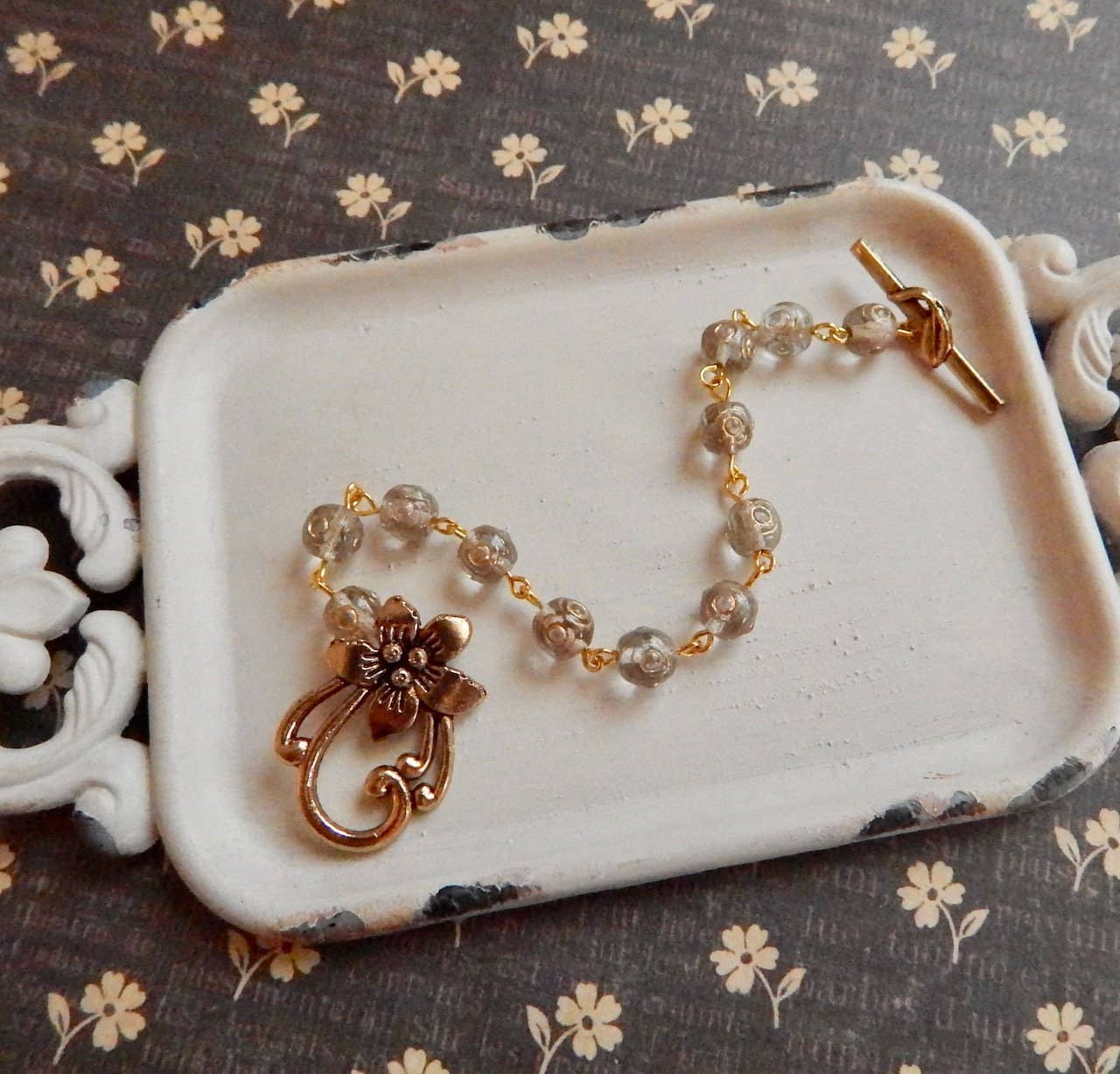 Vintage Bead Bracelet - Flower Bracelet - Glass Beads - Flow: Black
