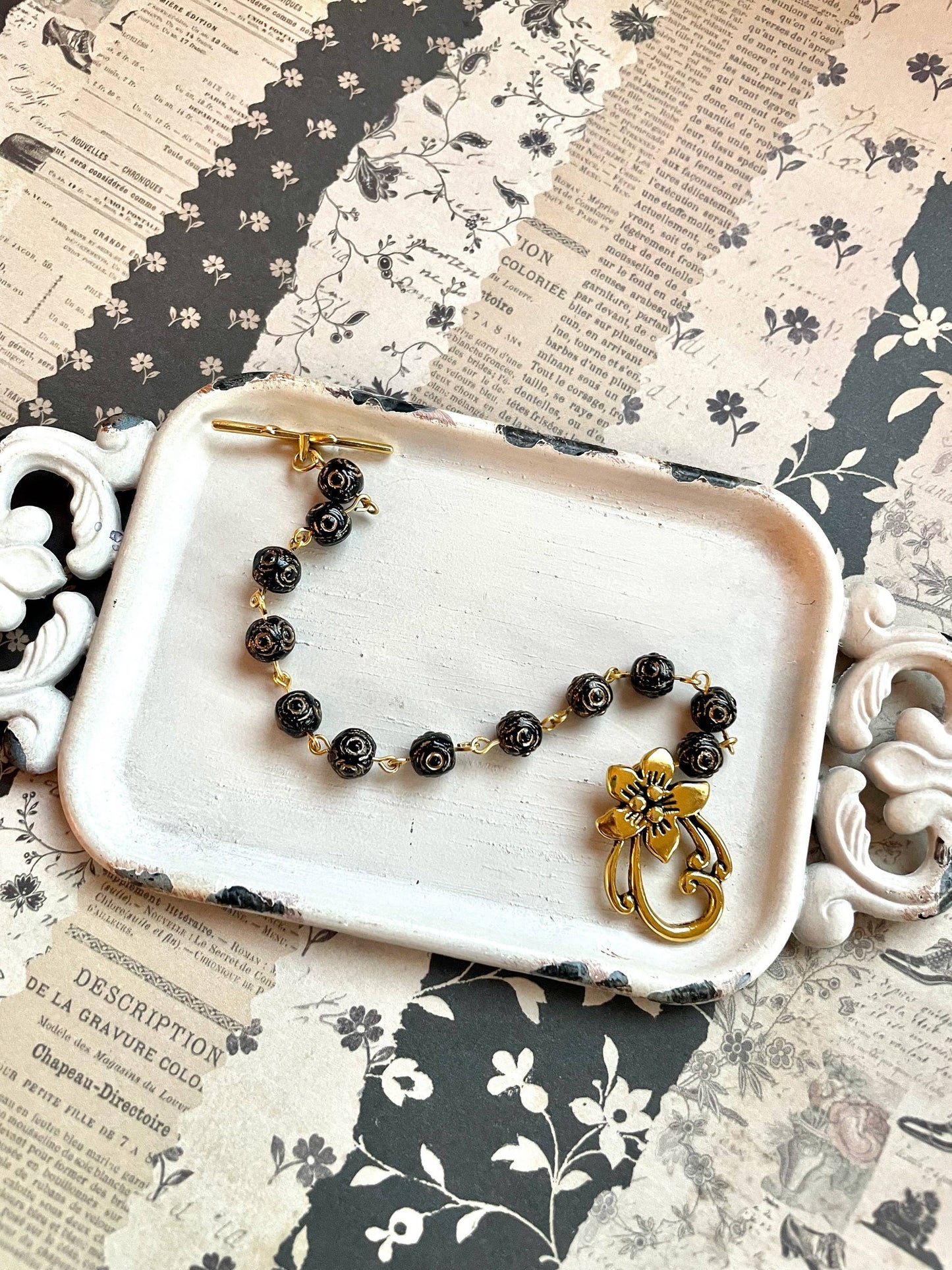 Vintage Bead Bracelet - Flower Bracelet - Glass Beads - Flow: Black