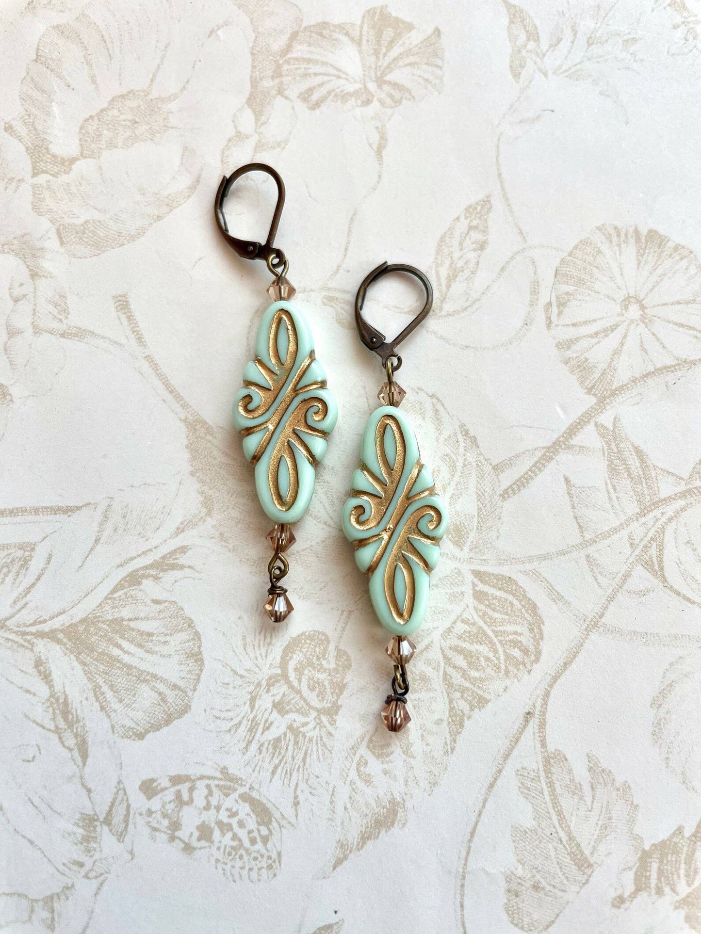 Vintage mint green drop earrings - Swarovski crystal - gold